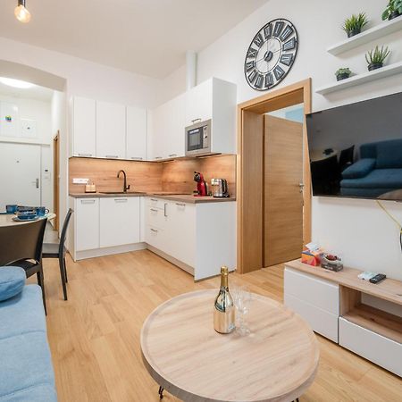 פראג Seifertova Apartments By Willstay מראה חיצוני תמונה