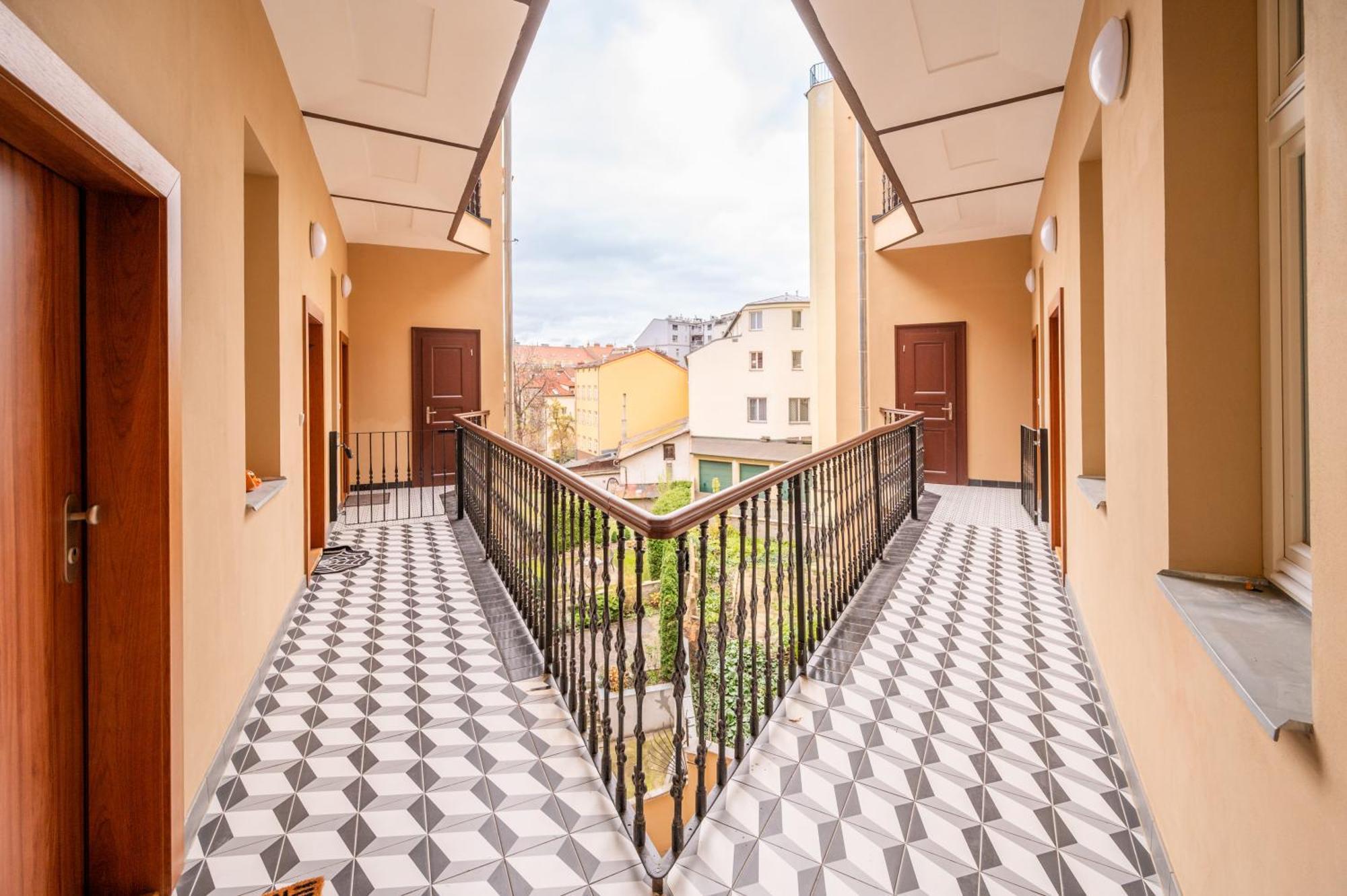 פראג Seifertova Apartments By Willstay מראה חיצוני תמונה