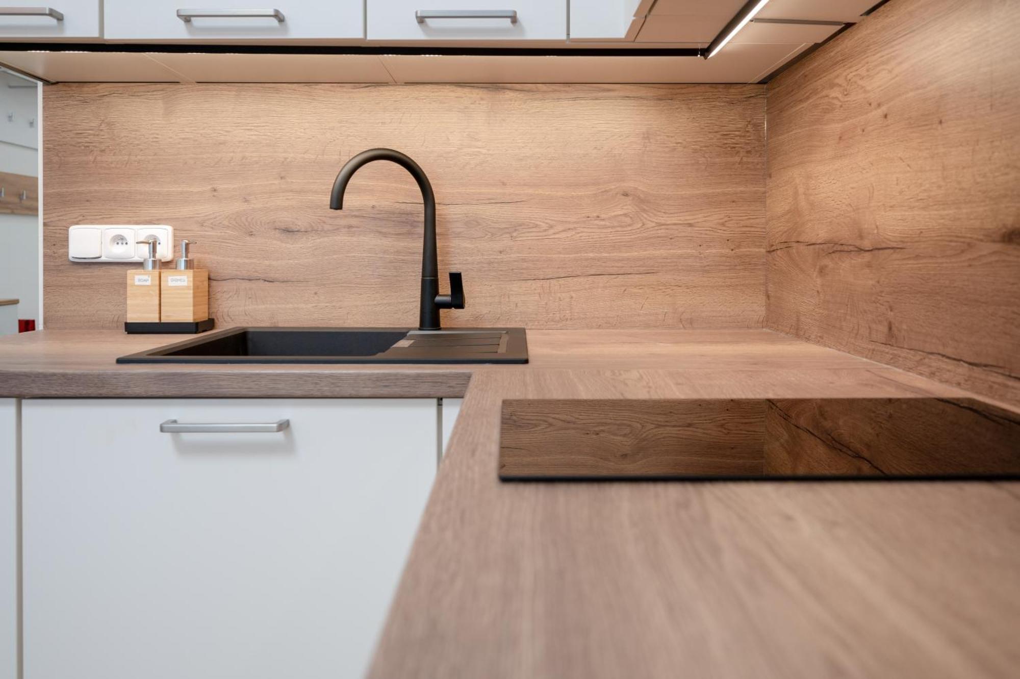 פראג Seifertova Apartments By Willstay מראה חיצוני תמונה